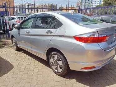 Honda Grace Hybrid