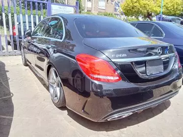 Mercedes-Benz C200