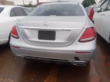 Mercedes-Benz E 200