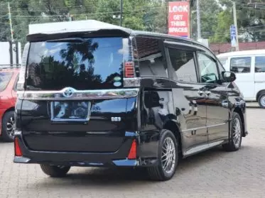Toyota Voxy Hybrid