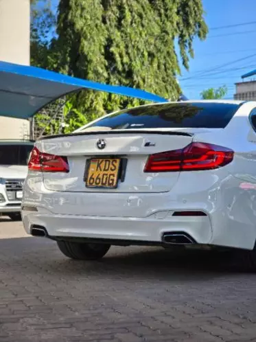 BMW 523I