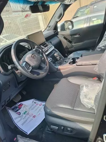 Toyota  Land Cruiser VXR V8