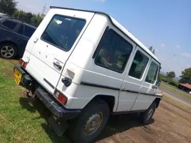 Mercedes-Benz G 230