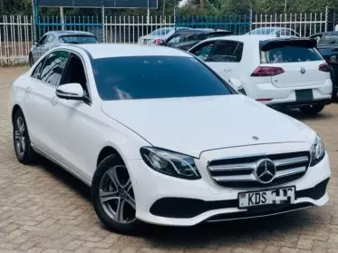 Mercedes-Benz E 200