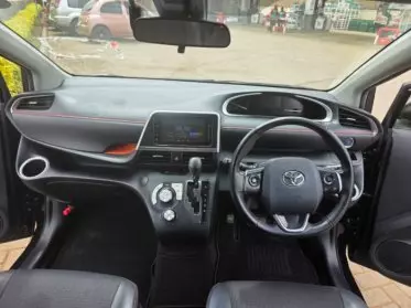 Toyota Sienta Hybrid 
