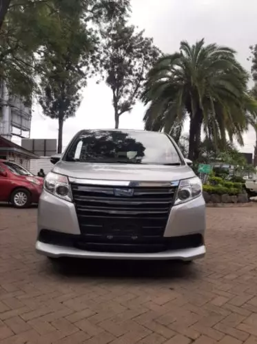 Toyota Noah Hybrid