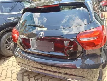 Mercedes-Benz A 180