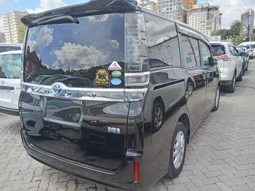 Toyota Voxy Hybrid