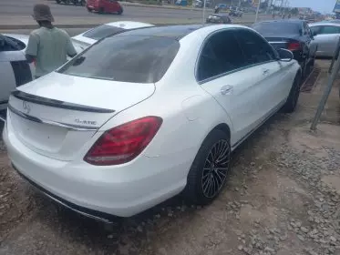 Mercedes-Benz C 300