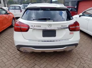 Mercedes-Benz GLA 220