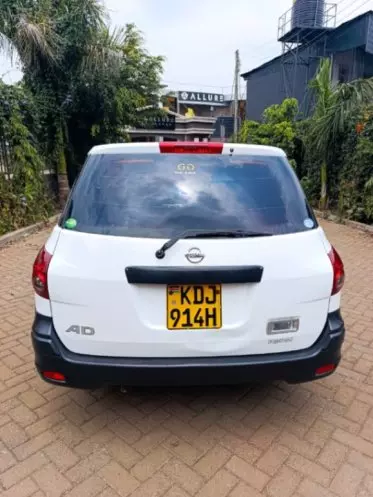 Nissan Advan 