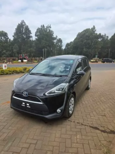 Toyota Sienta Hybrid 