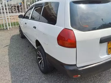 Nissan Advan