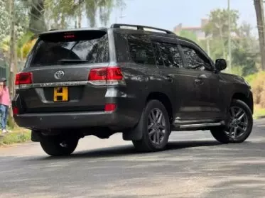 Toyota Landcruiser  V8