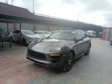 PORSCHE Macan