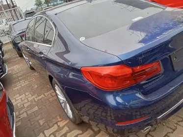 BMW 523
