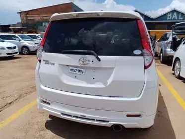 Toyota Passo Sette