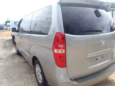 Hyundai H-1 Starex
