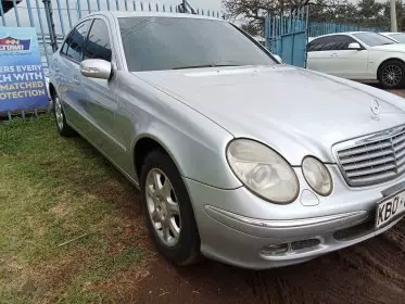 Mercedes-Benz E200