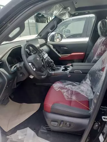 Toyota  Land Cruiser VXR V8