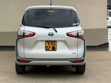 Toyota Sienta Hybrid 