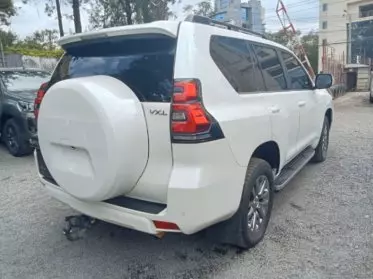 Toyota Land Cruiser Prado VX.L