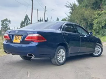 Toyota Crown Royal saloon 