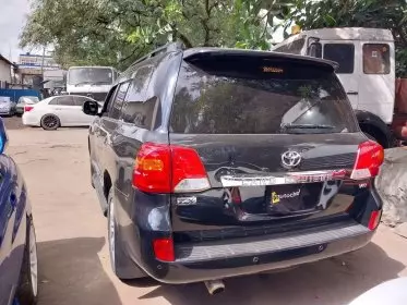 Toyota Landcruiser  V8