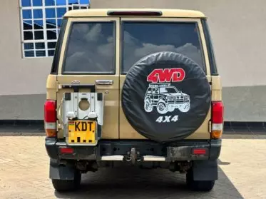 Toyota Landcruiser 76