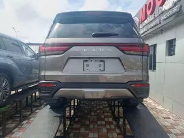 Lexus LX 600