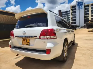 Toyota Land Cruiser V8