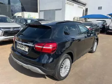 Mercedes-Benz GLA 220