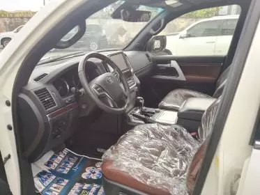 Toyota Land Cruiser V8