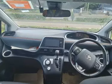 Toyota Sienta Hybrid