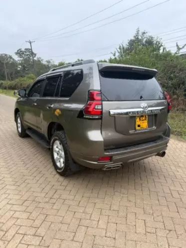 Toyota LAND CRUISER 300 LC300