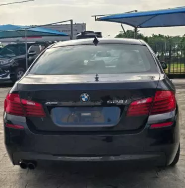 BMW 528i