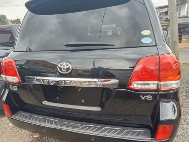 Toyota Land Cruiser V8