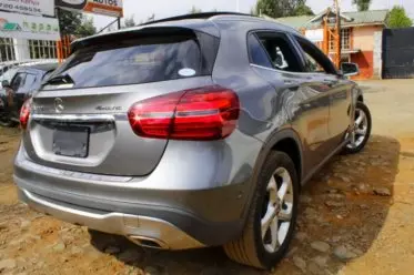 Mercedes-Benz GLA 220