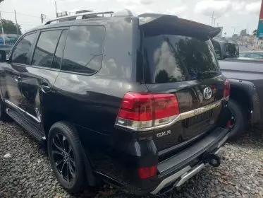 Toyota Land Cruiser V8