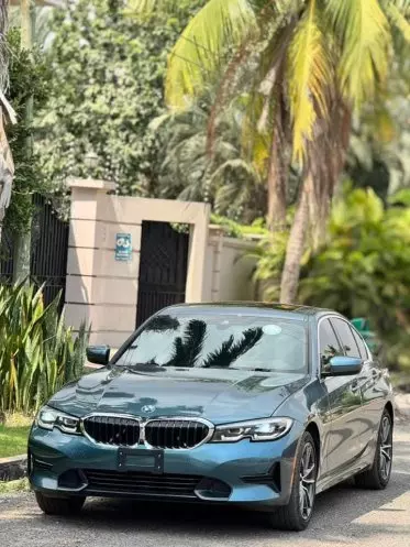 BMW 330i