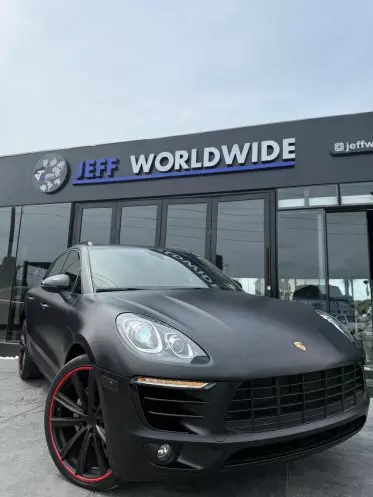 PORSCHE Macan