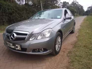 Mercedes-Benz E200
