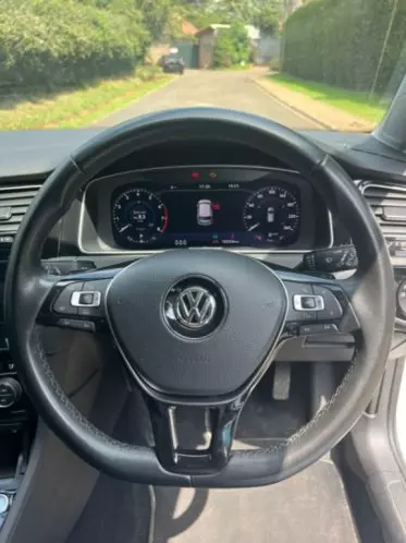 VOLKSWAGEN polo sedadan trend  ba ess