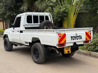 Toyota Land Cruiser Pick Up