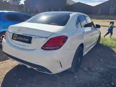Mercedes-Benz C200