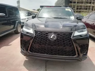 Lexus LX 600