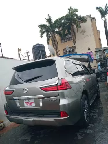 Lexus LX 570
