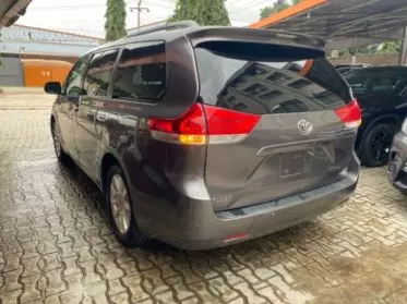 Toyota Sienna
