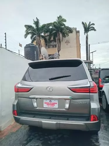 Lexus LX 570