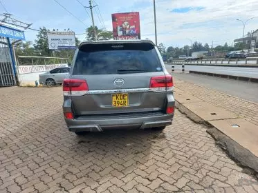 Toyota Land Cruiser V8